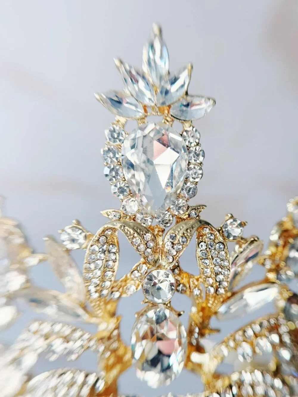 Vintage Gold Crystal Tiara Crown for Bridal Wedding, Pageants and Quinceañeras